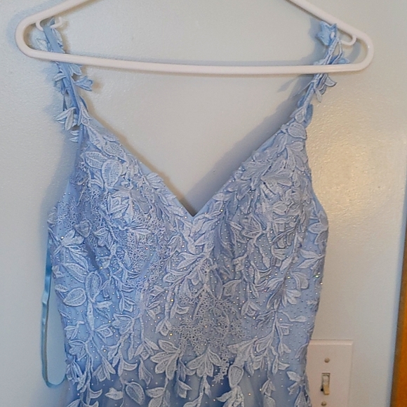 Light Blue Graduation dress size 4-6 for shorter people - Picture 2 of 2